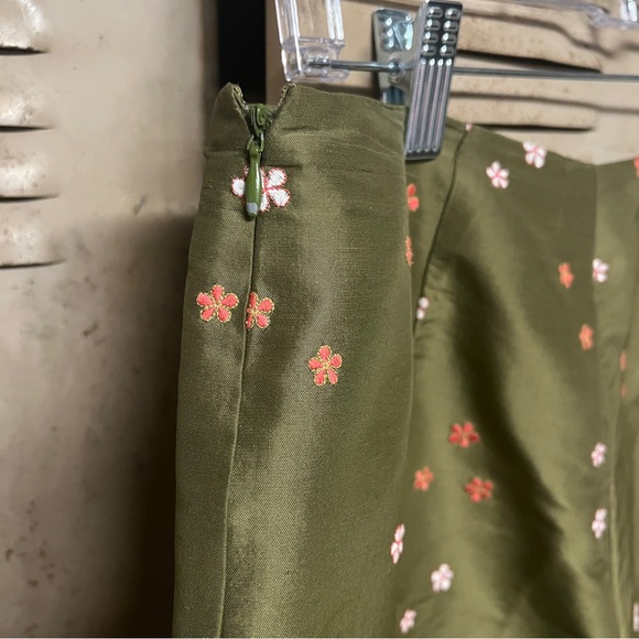 Ann Taylor Crop Pants womens 12P embroidered Flowers Green Side Zip flat front - Picture 6 of 9